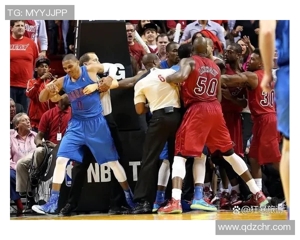 NBA赛场小动作引发关注 球员微妙举动成焦点引热议