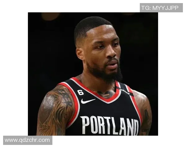 利拉德赛场突发小插曲裁判及时介入妥善处理引发球迷广泛热议 利拉德赛场突发小插曲裁判及时介入妥善处理引发球迷广泛热议